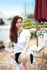 主人公叫云初初